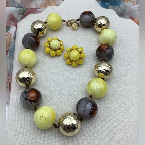 🎄🎄D’Orlan Yellow Beads and Cluster Clip earrings New - Picture 1 of 2